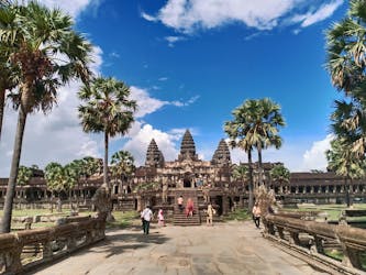 Visita guiada privada aos templos de Angkor com transporte de ida e volta